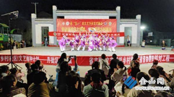 红腾网 文艺下乡庆“五一”，传统民俗文化绽光彩